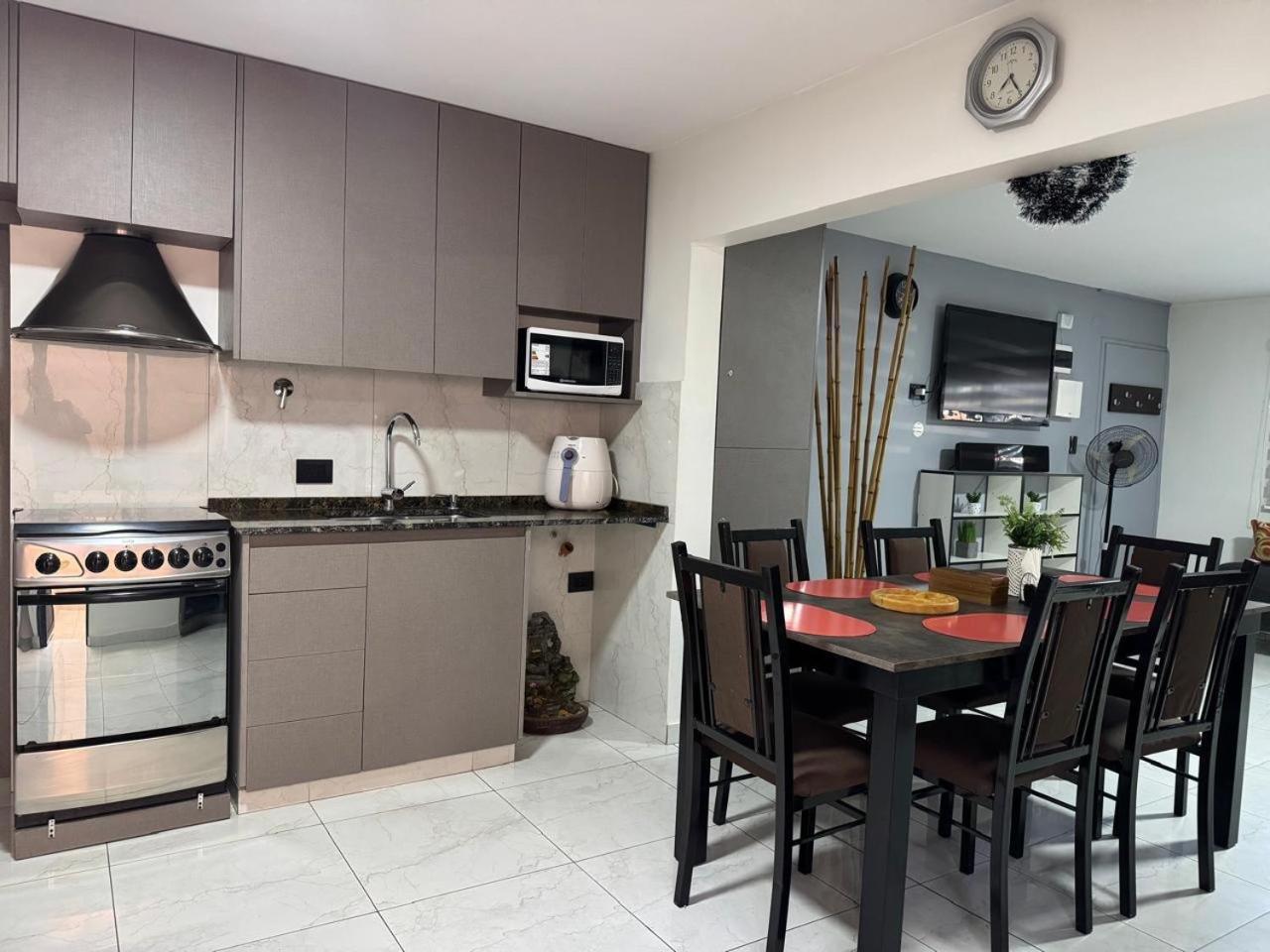 Holiday home Casa Amplia Zona Semicentrica Con Cochera *