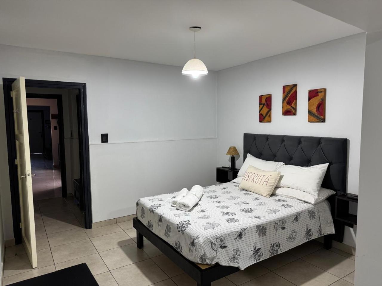 Casa Amplia Zona Semicentrica Con Cochera Mendoza