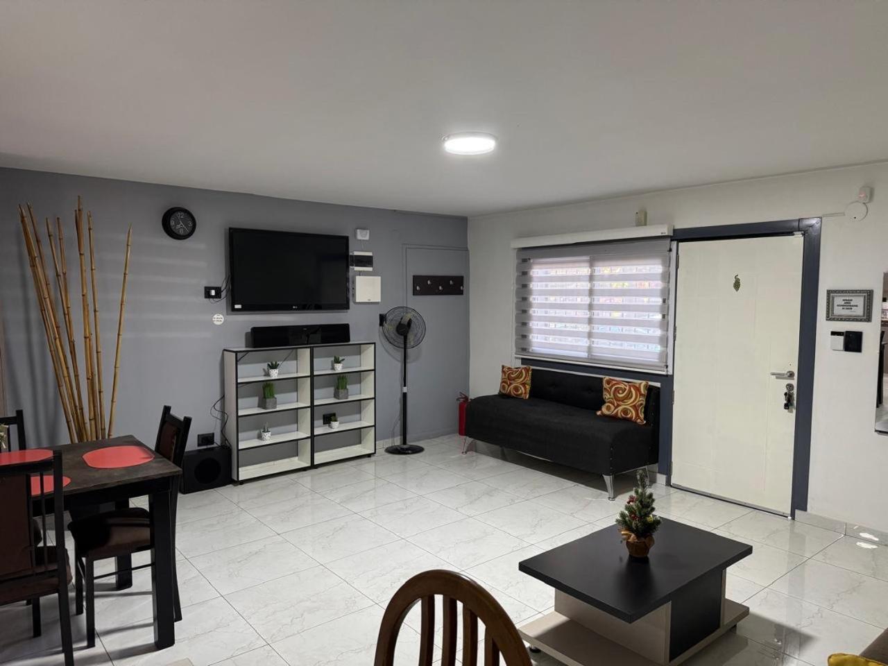 Casa Amplia Zona Semicentrica Con Cochera Holiday home