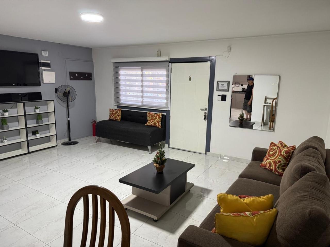 Casa Amplia Zona Semicentrica Con Cochera * Mendoza